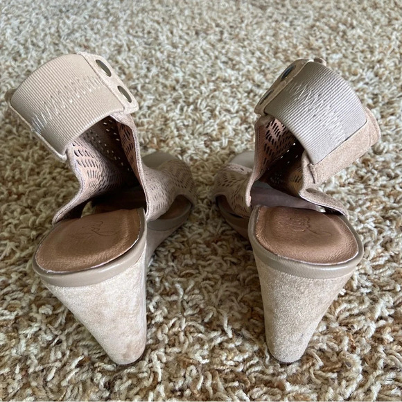 ✨3/$20 Joie Kelley perforated cage peep toe wedges - Picture 4 of 7